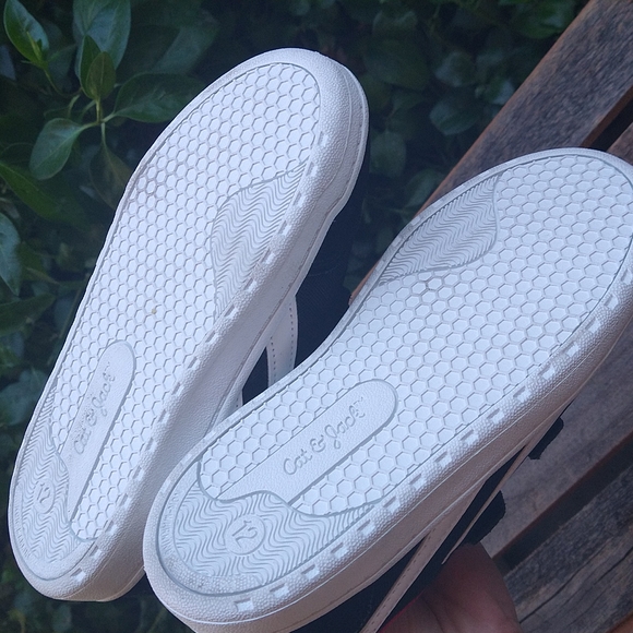 Size 8:Cat & Jack Boys Shoes - Picture 2 of 5